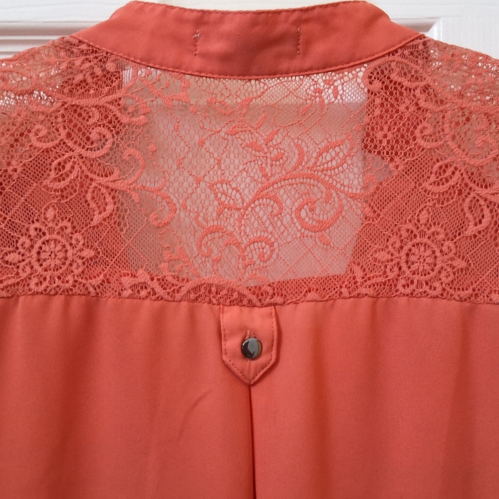 Hollywould, Medium, Woman's Hi/Lo, V Neck Lace Top, Light Peach - Picture 5 of 9